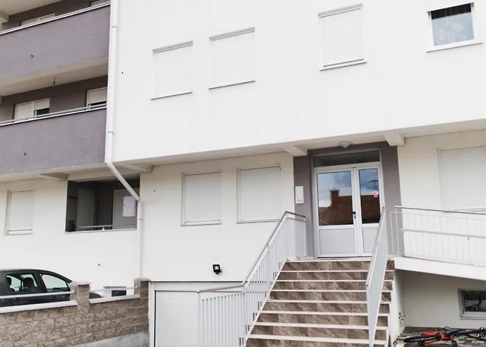 Class Apartment